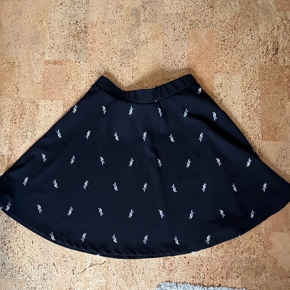 Black Aline skirt with white parrots - Picture 1 of 2